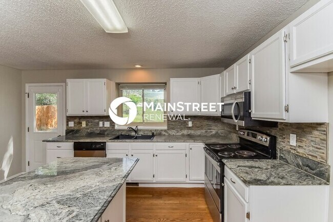 Building Photo - 4 Bedroom Pet-Friendly Home in COLORADO SP...