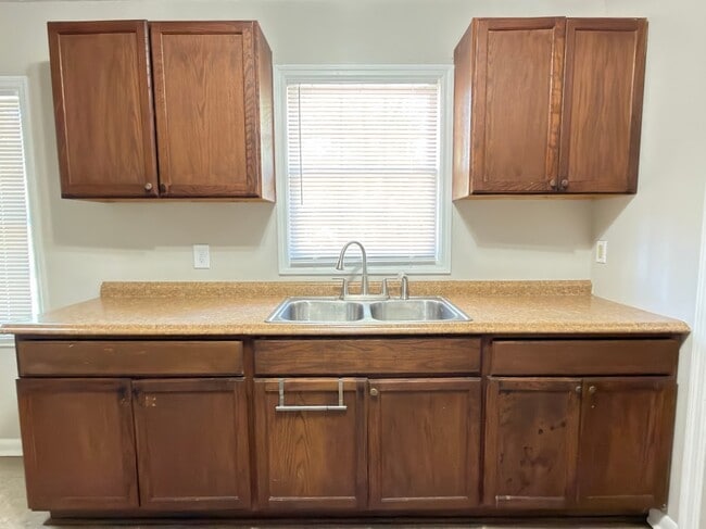 Building Photo - 1741 Ricardo St