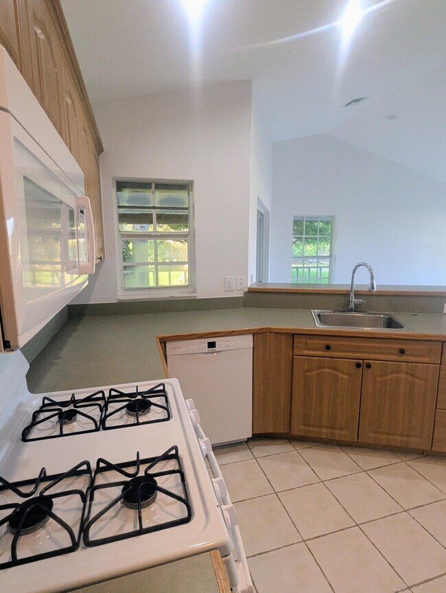 Building Photo - 819 Cindy Cir Ln