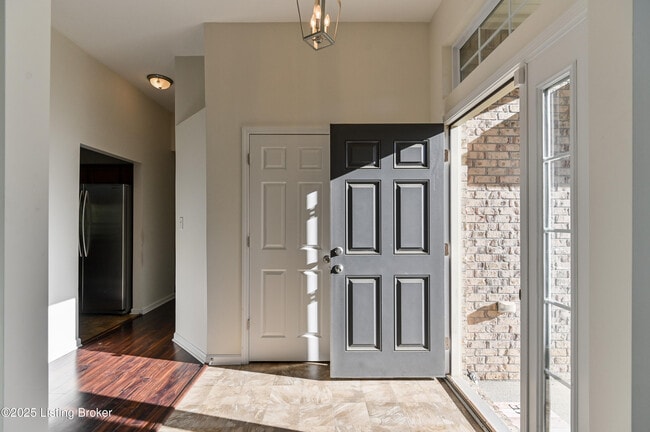 Building Photo - 220 Rockcrest Way