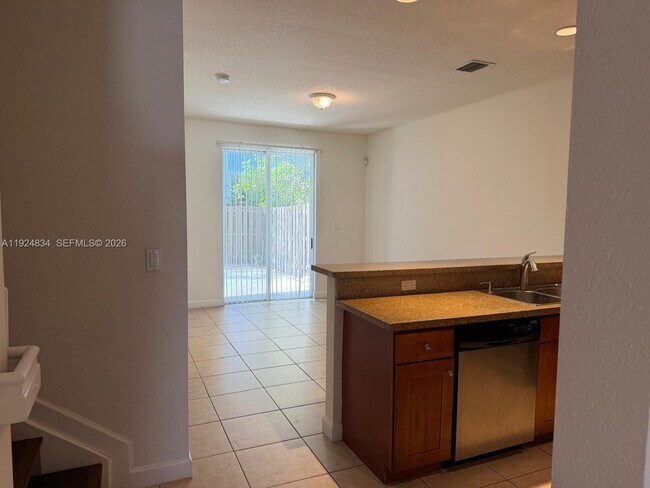 Building Photo - 7540 NW 114th Pl