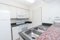 Building Photo - 1227 SW 46th Ave