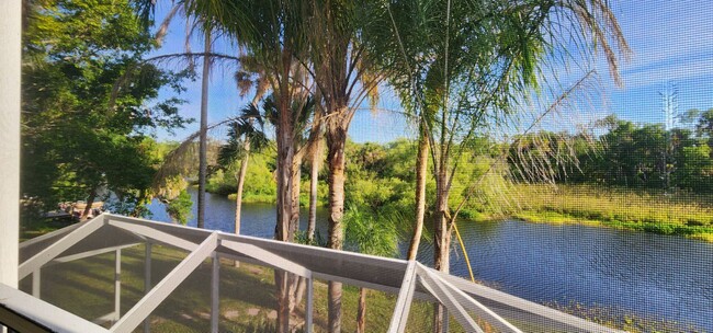 Building Photo - 2 Bedroom, 3 Bathroom House in Bradenton