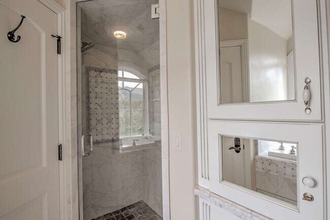 Building Photo - Winter Rental