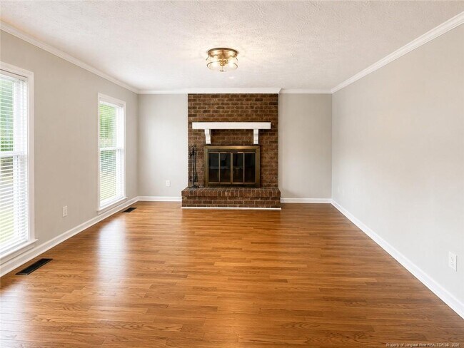 Building Photo - 5800 Lagu Pl