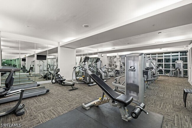 Building Photo - 3000 Oasis Grand Blvd