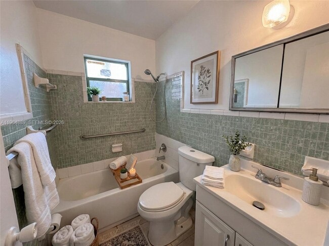 Building Photo - 3331 NW 43rd Terrace