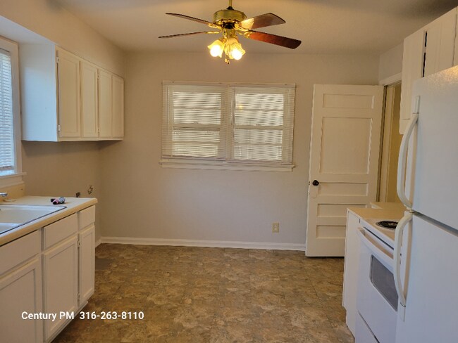 Building Photo - 219 S St Paul St