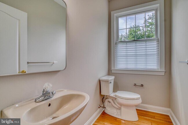 Building Photo - 9902 Player Dr