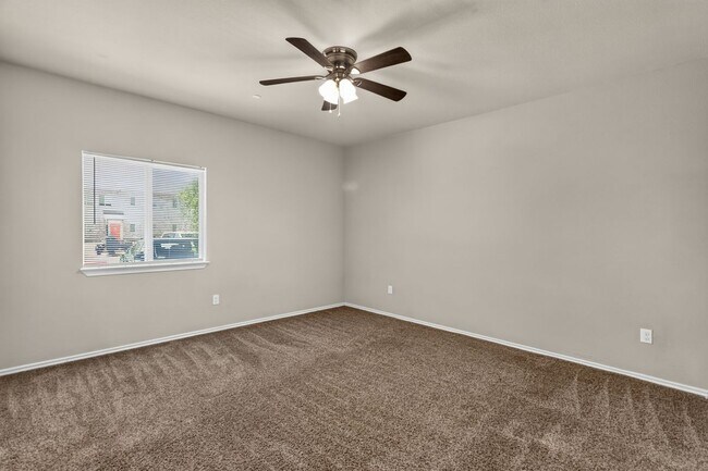 Building Photo - 516 E Hazelwood St
