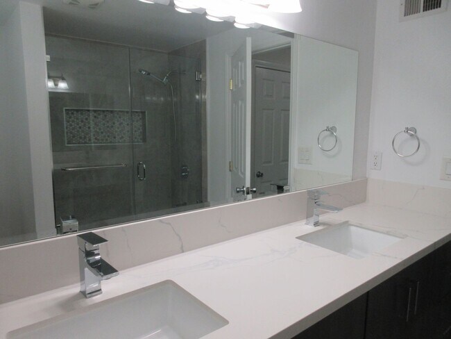 Building Photo - Beautifully updated Porter Ranch 3bed / 2 bath Home on Canby