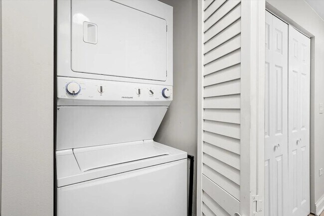 Building Photo - 4145 S Michigan Ave