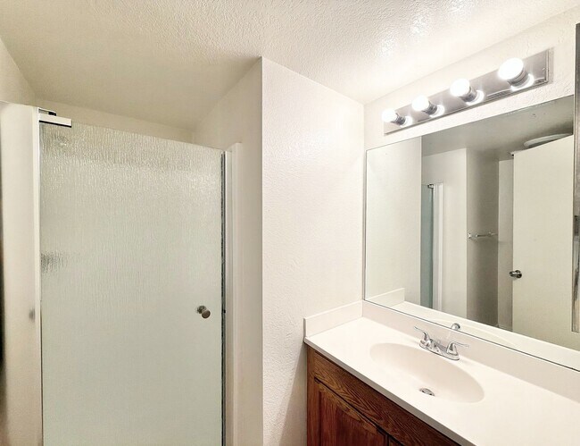 Building Photo - AVAILABLE NOW!! 3 Bedroom / 2 Bathroom Townhouse with pool in Cathedral City