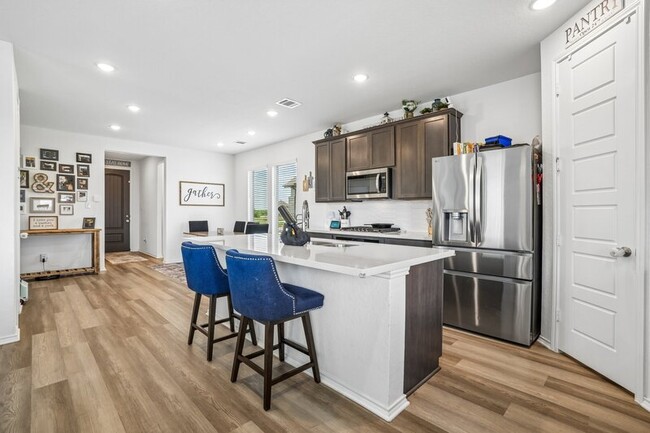 Building Photo - 5050 Park Cpe