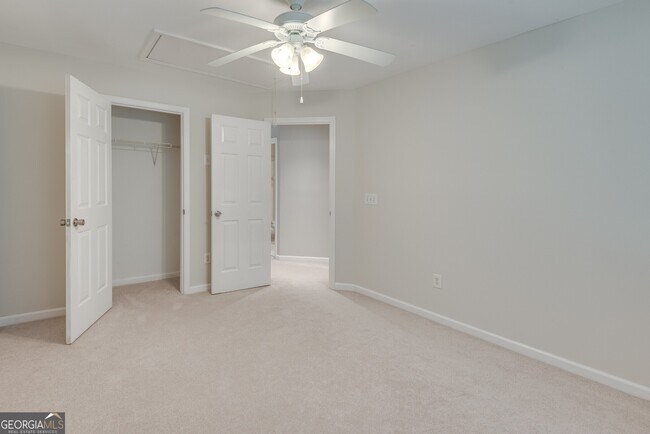 Building Photo - 6515 Fairgreen Dr