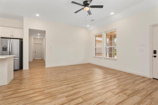 Building Photo - 24738 Roscommon Ln
