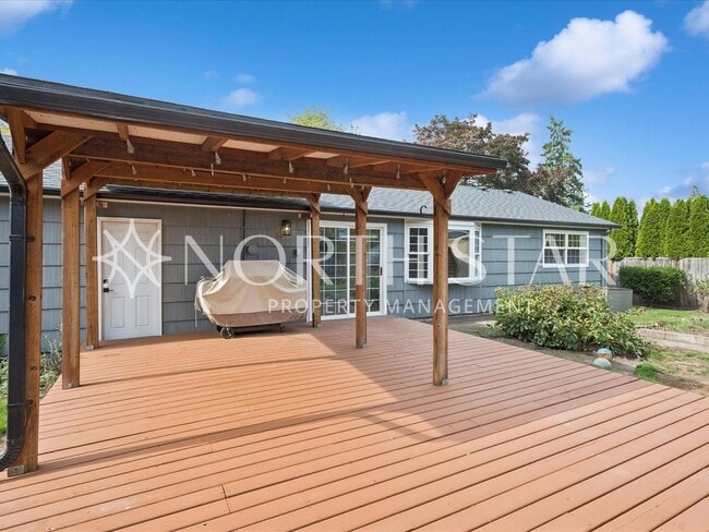 Building Photo - Charming Updated One-Level Home with Spaci...