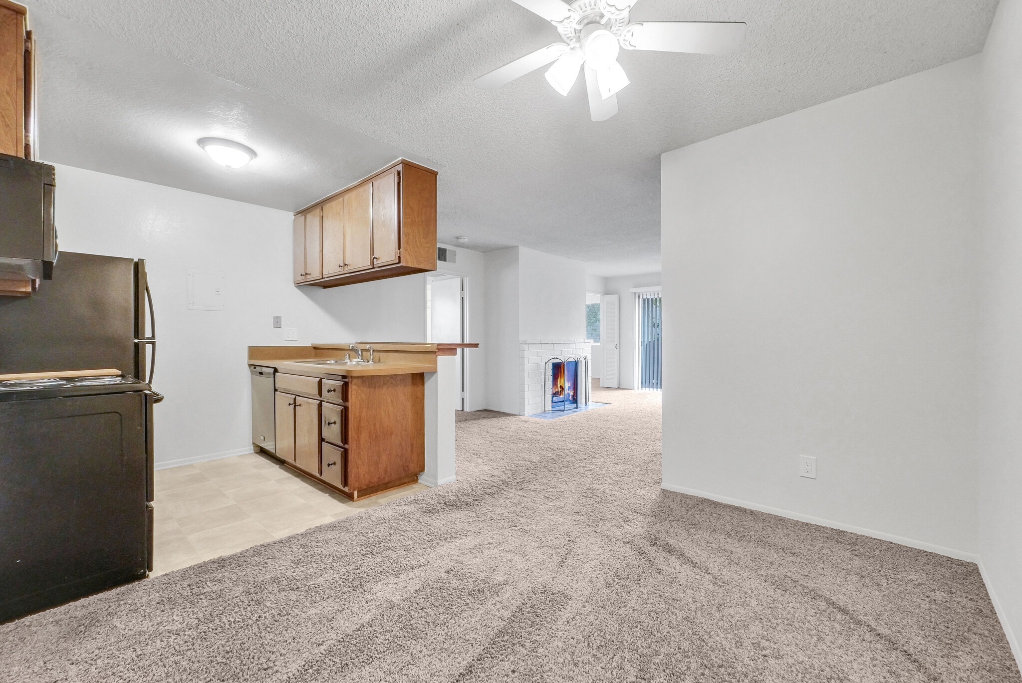 Kitchen/Living Room - 17552 Vandenberg Ln