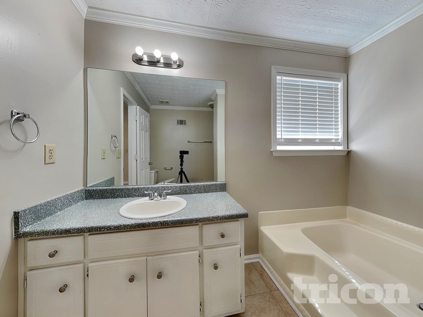 Building Photo - 4684 Woodglen Ct