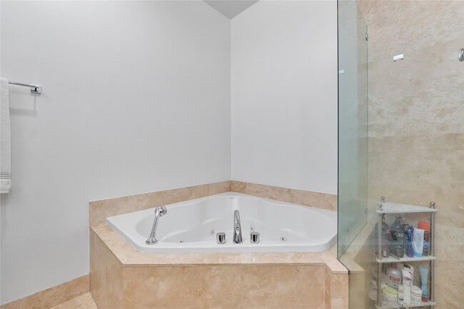 Building Photo - 3266 NE 15th St