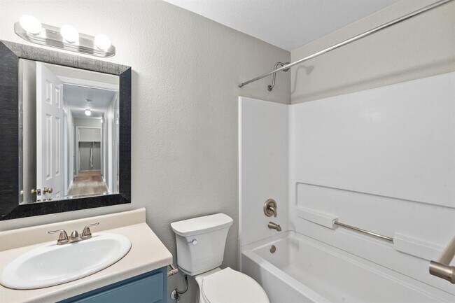 Building Photo - 164 Pearl Lake Dr