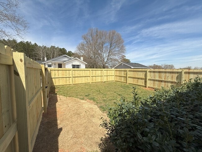 Building Photo - 40 Charlotte Pl