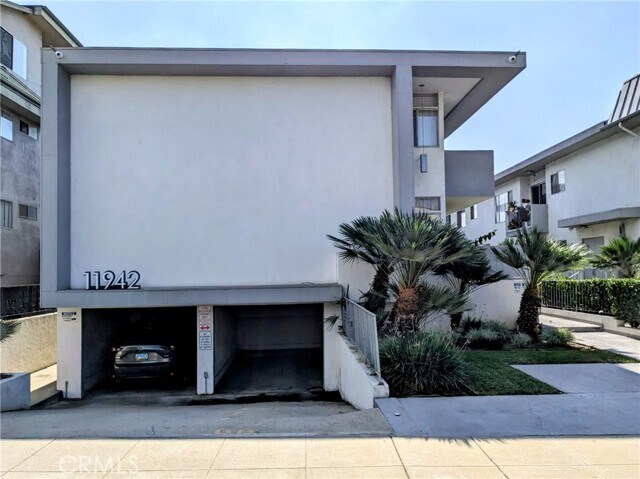 Building Photo - 11942 Darlington Ave