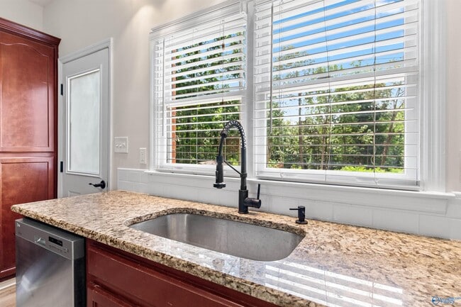 Building Photo - 285 Ruby Dr