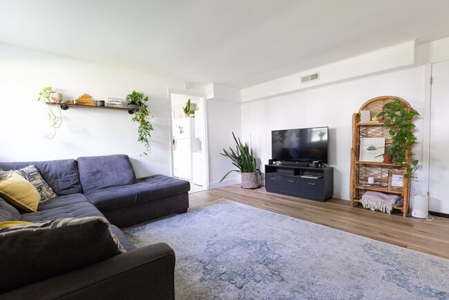 Building Photo - 204 Connecticut Ave