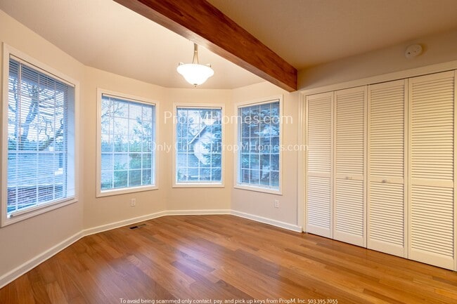 Building Photo - Three Bedroom Plus Bonus In West Linn - Sunset!