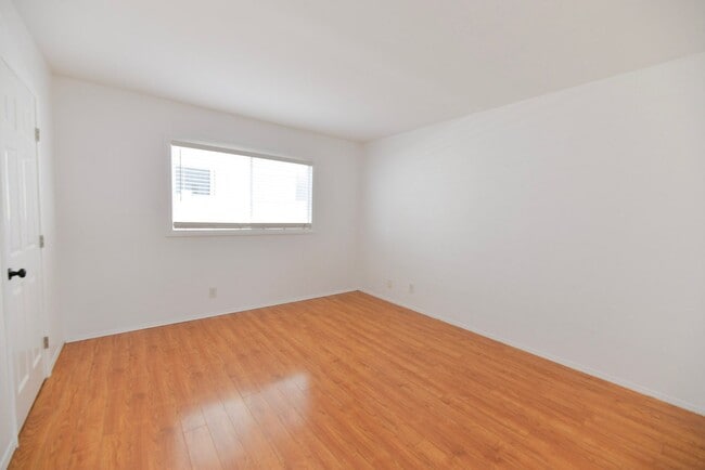 Building Photo - 1202 Buena Vista