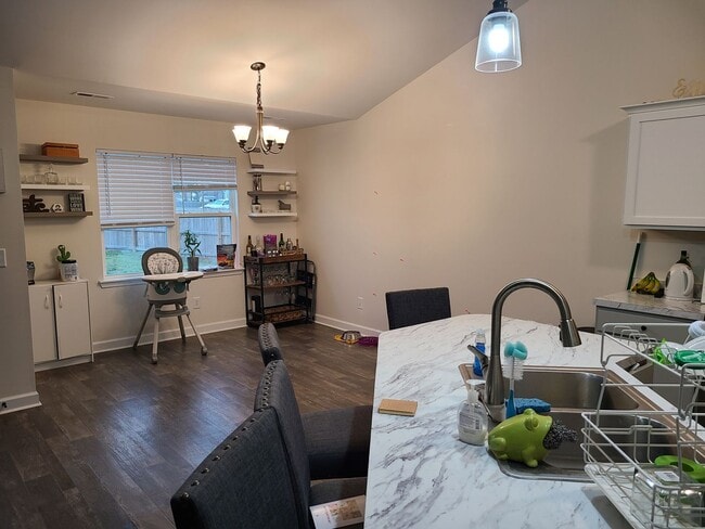 Building Photo - 3 Bedroom 2 Bath Home with Bonus - Osprey ...