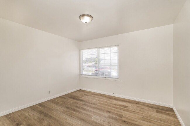 Building Photo - 2810 Devon Way