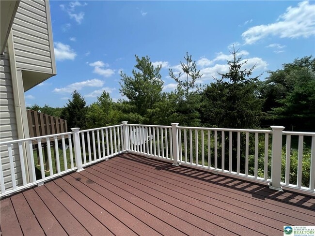 Building Photo - 1058 Sparrow Way