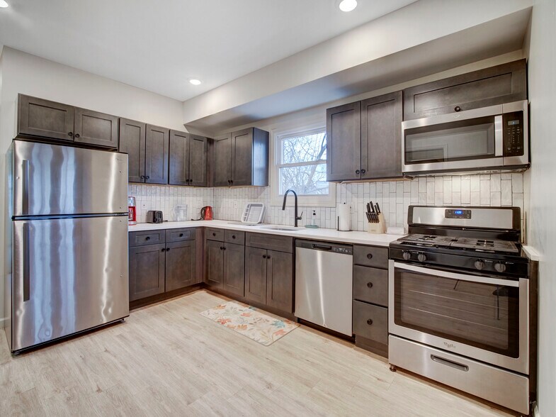 Building Photo - 140 Fabyan Pl