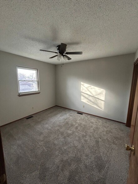 Building Photo - 1625 Pin Oak Ct