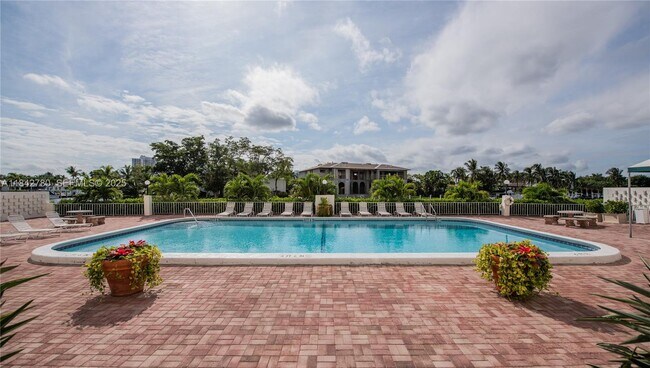 Building Photo - 401 Golden Isles Dr