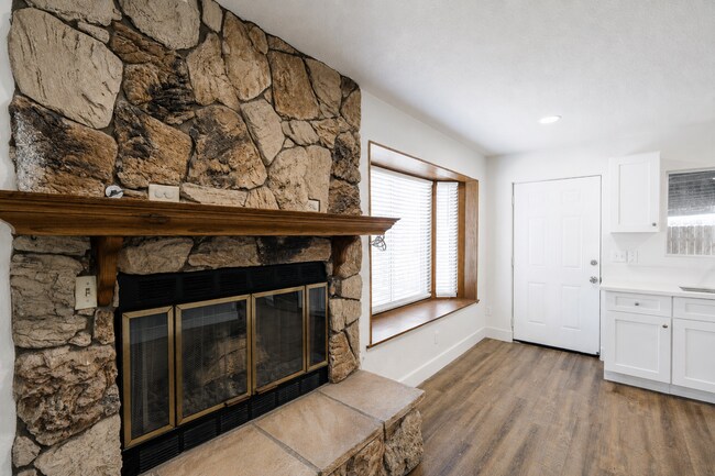 Building Photo - 8840 San Vicente Ave