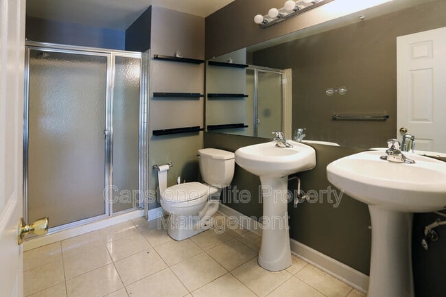 Building Photo - Society Hill Triple - Master Suite