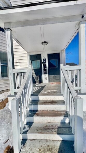 Building Photo - 164 Pleasant St