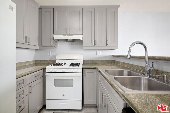 Building Photo - 18530 Hatteras St