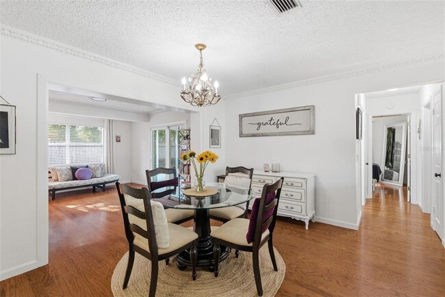 Building Photo - 2039 Pine Ridge Dr