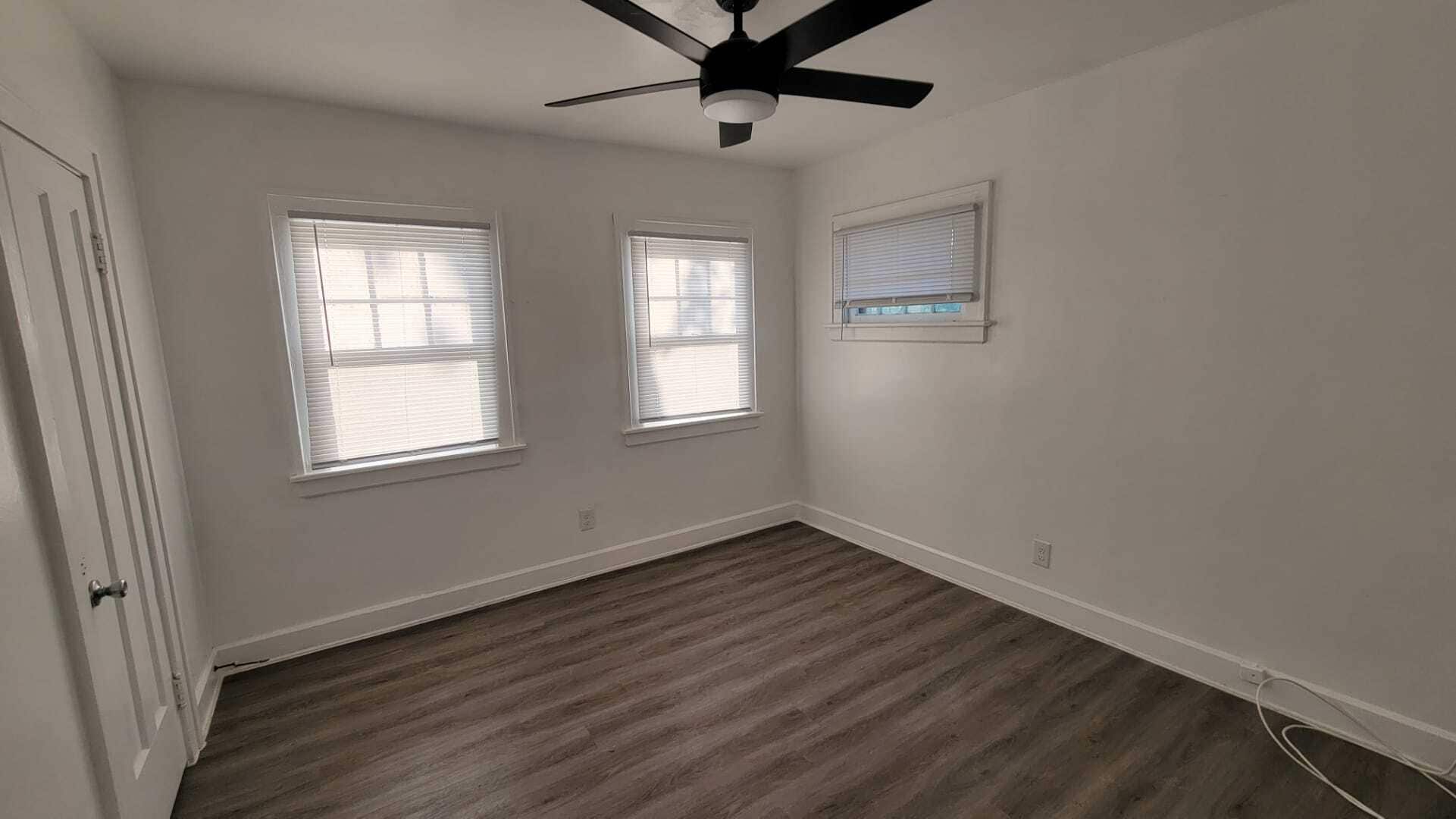 Building Photo - 1276 W 89th St