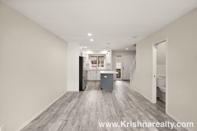 Building Photo - Gorgeous 3 BD* 2.5 BA* Updated Duplex Located in Historic Orenco in the Elk Meadows Community! *S...