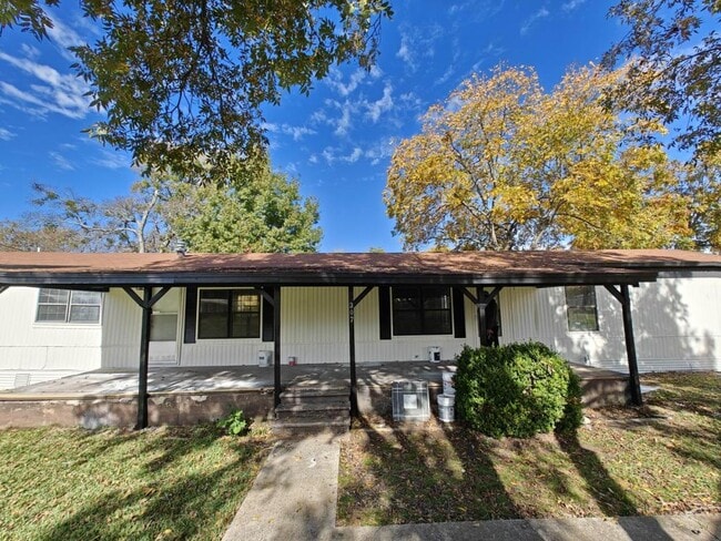Primary Photo - 307 W Gentry St