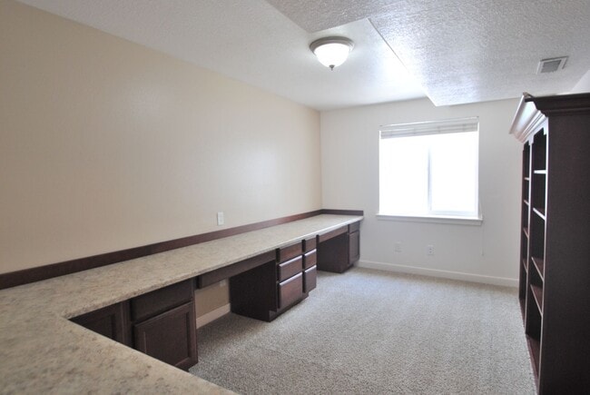 Building Photo - 1035 N 130 W