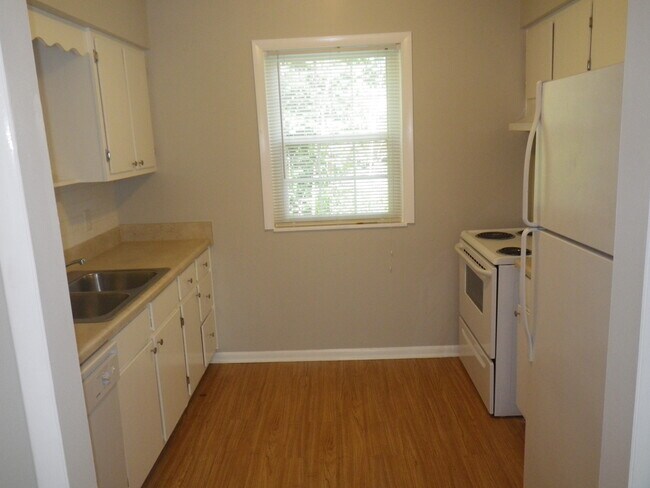 Building Photo - 422 Acklen Park Dr