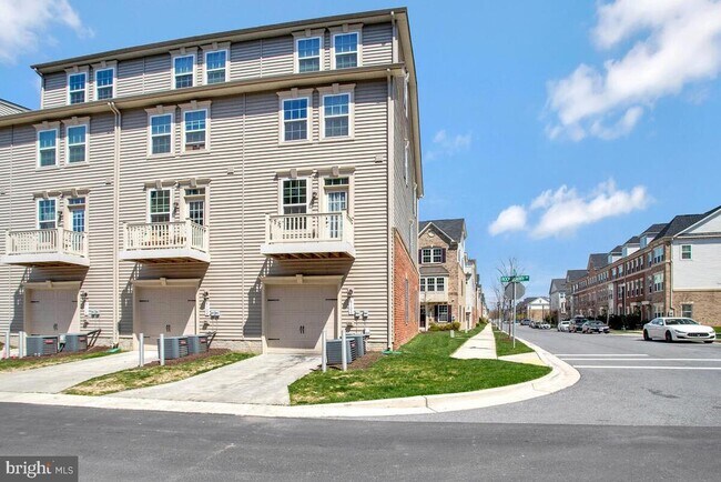Building Photo - 8100 Miner St