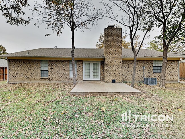 Building Photo - 9941 Farmington Dr