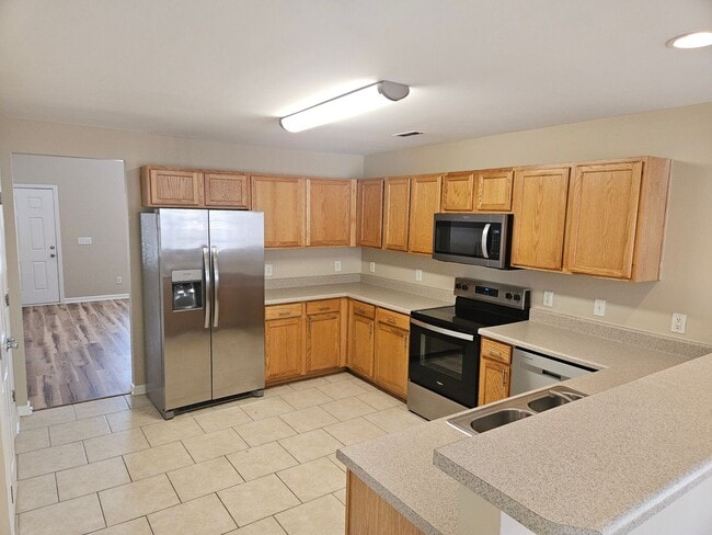 Building Photo - Darling 3br/2ba RANCH!! Avail Now! Near downtown Ral and I-40!!